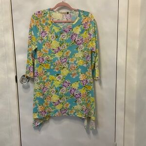 Ladies floral top Size Medium
